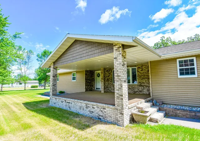 3rd image of 102 Colony Dr S, Karlstad, MN 56732 | MLS# 7056918