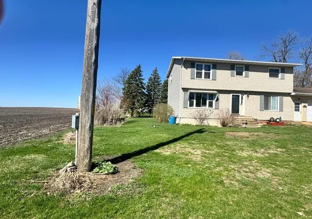 Photo 3 of Single family home for sale at 135 S Stenstrum Ave, Dunnell, MN 56127 | MLS# 7056959 | Listing updated on 2026-08-29