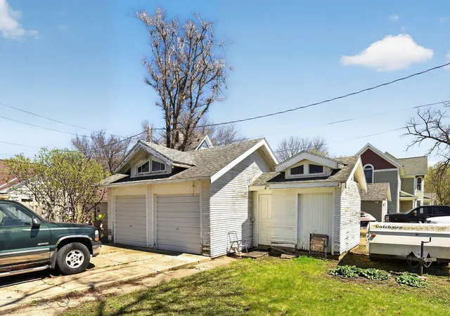 Homes for sale in Fairmont, MN | 409 S Park St, Fairmont, MN 56031 | MLS# 7056962