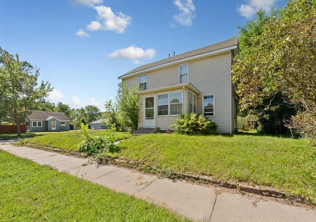Homes for sale in Eau Claire, WI | 2306 4Th St, Eau Claire, WI 54703 | MLS# 7057064