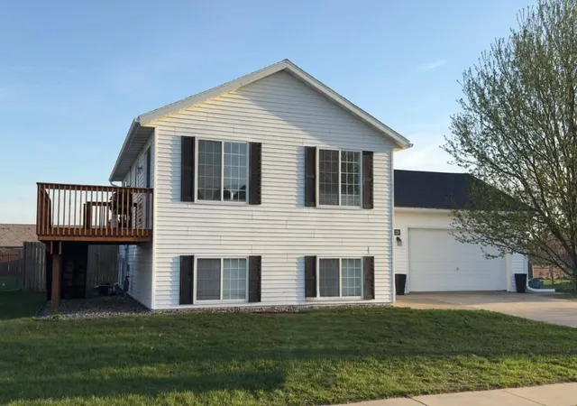 Homes for sale in Grand Meadow, MN | 520 Elliot Dr Se, Grand Meadow, MN 55936 | MLS# 7057285