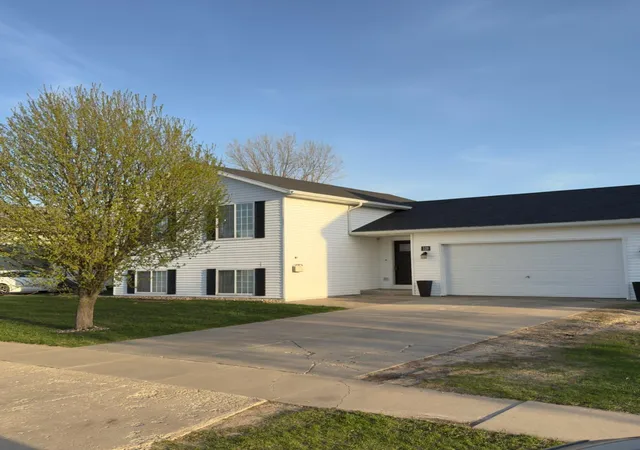 Homes for sale in Grand Meadow, MN | 520 Elliot Dr Se, Grand Meadow, MN 55936 | MLS# 7057285