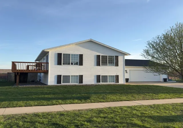 Homes for sale in Grand Meadow, MN | 520 Elliot Dr Se, Grand Meadow, MN 55936 | MLS# 7057285