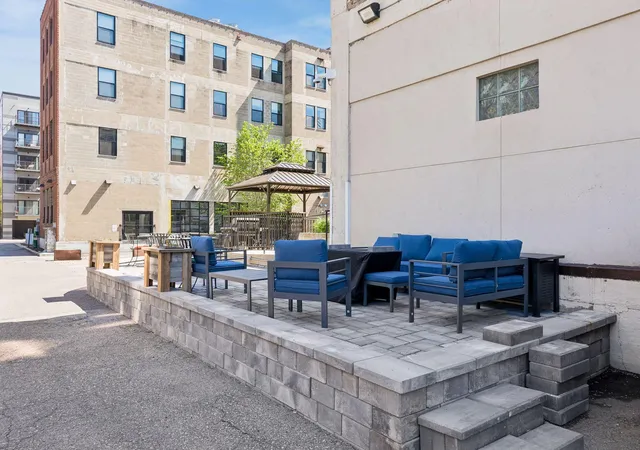 2nd image of 918 3Rd St N, Minneapolis, MN 55401