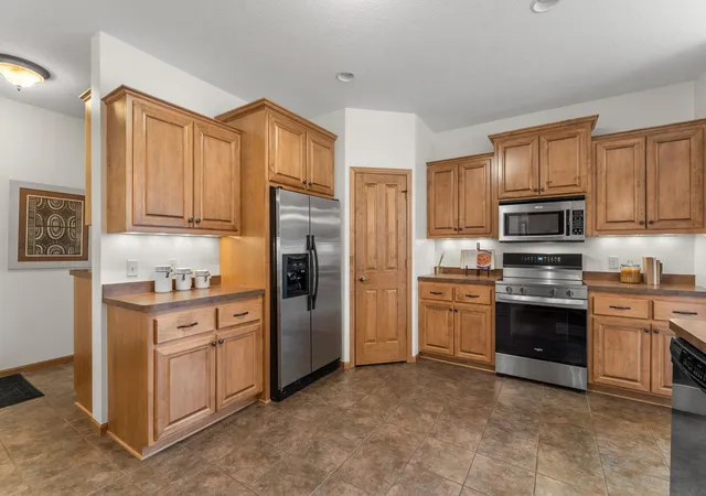 Photo 3 of Single family home for sale at 1710 Patriot Rd, Northfield, MN 55057 | MLS# 7057541 | Listing updated on 2026-10-21