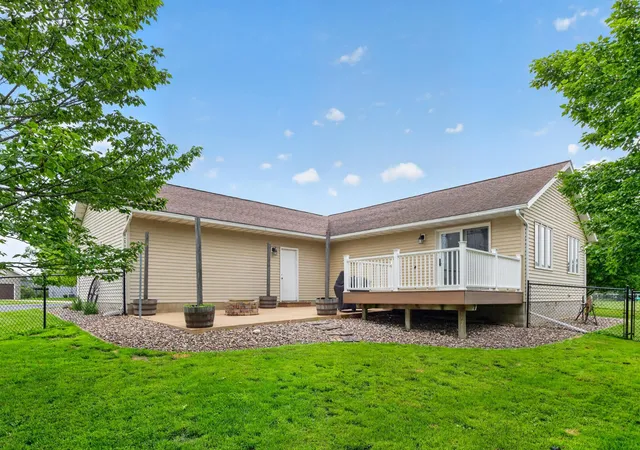 Photo 3 of Sale Pending at 100 Capelle St, Spring Valley, MN 55975 | MLS# 7057555 | Listing updated on 2026-08-09