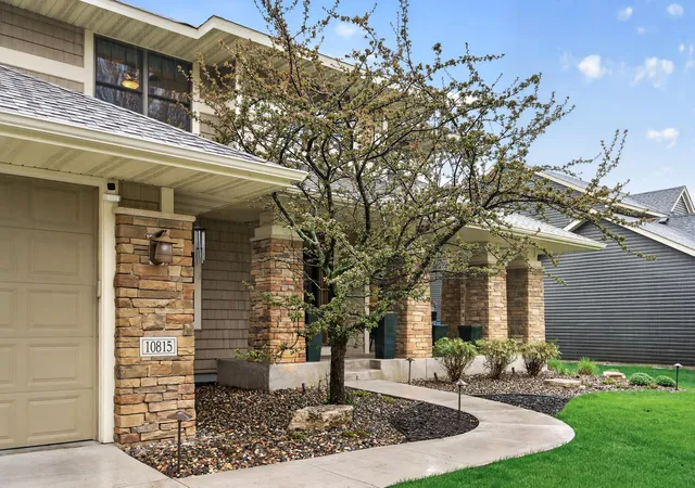 4th image of 10815 Birch Ln, Saint Paul, MN 55129 | MLS# 7057591