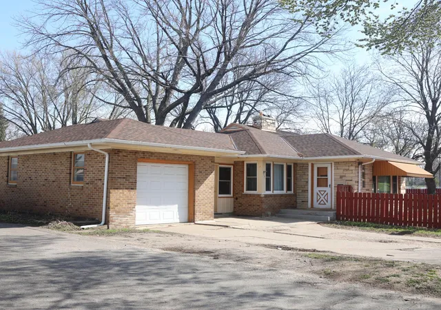Photo 2 of Sale Pending at 95 Rose Ave W, Saint Paul, MN 55117 | MLS# 7058165 | Listing updated on 2026-09-14
