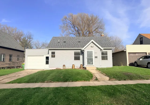 Photo 3 of Sale Pending at 925 2nd Avenue Sw, Pipestone, MN 56164 | MLS# 7058263 | Listing updated on 2026-08-11