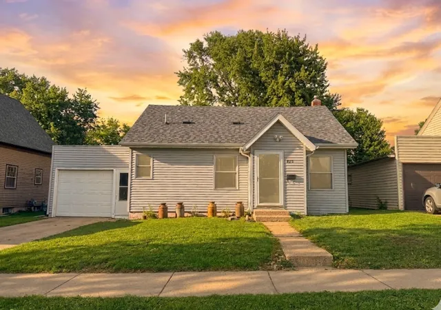 Photo 3 of Sale Pending at 925 2nd Avenue SW, Pipestone, MN 56164 | MLS# 7058263 | Listing updated on 2026-08-11