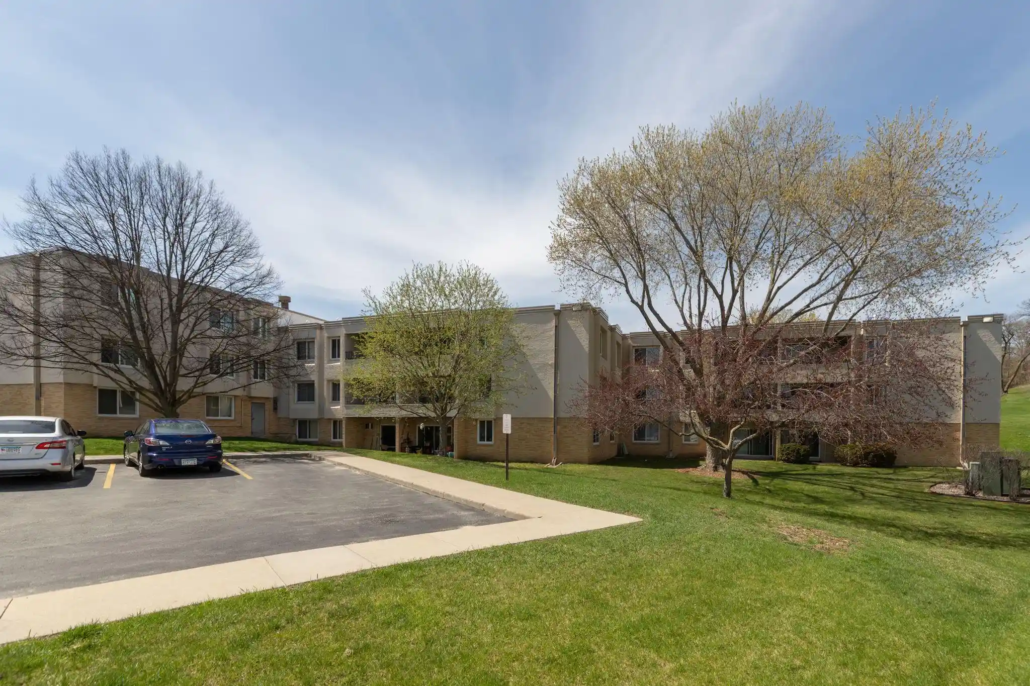 Listing Photo 2 - Condo for sale in 1911 Viking Dr NW located at 1911 Viking Dr NW, Rochester, MN 55901 - Unit #25