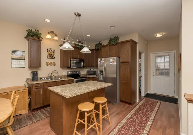 Photo 4 of Single family home for sale at 4129 Jarmann Ln, Shakopee, MN 55379 | MLS# 7058313 | Listing updated on 2026-05-27