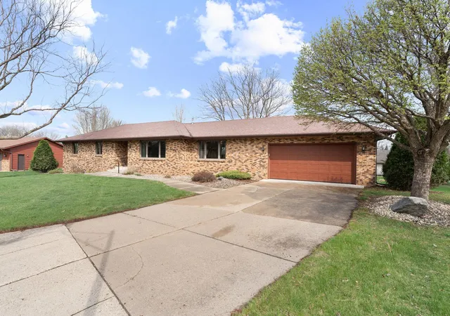 1st image of 1455 Sunset Dr Sw, Owatonna, MN 55060 | MLS# 7058317