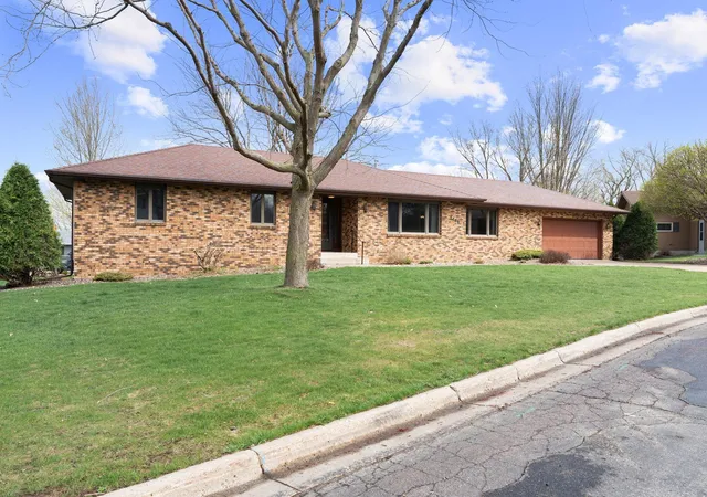 Photo 3 of Single family home for sale at 1455 Sunset Dr SW, Owatonna, MN 55060 | MLS# 7058317 | Listing updated on 2026-10-21