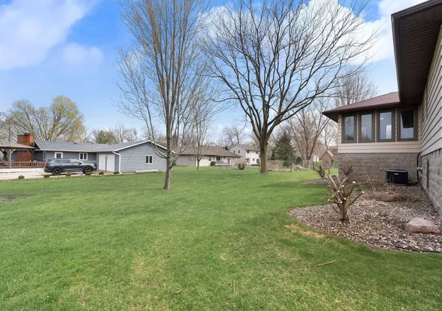 Photo 4 of Single family home for sale at 1455 Sunset Dr SW, Owatonna, MN 55060 | MLS# 7058317 | Listing updated on 2026-10-21
