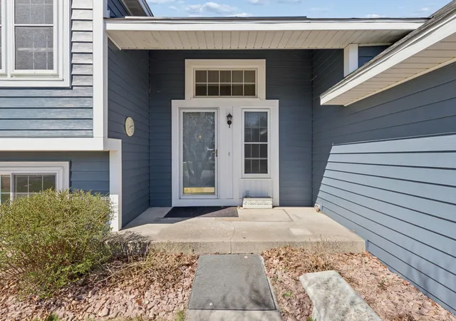 Homes for sale in Eagan, MN | 3877 Kennet Cir, Eagan, MN 55123 | MLS# 7058493