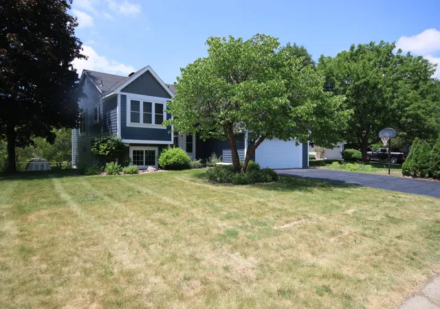 Homes for sale in Eagan, MN | 3877 Kennet Cir, Eagan, MN 55123 | MLS# 7058493