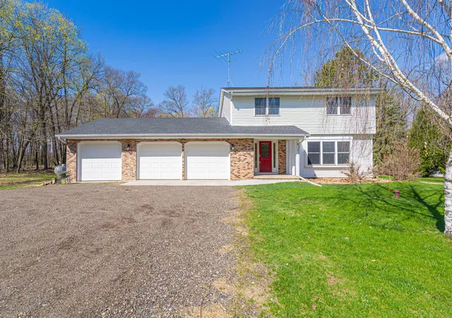 Homes for sale in Le Sueur, MN | 450 Country View Ln, Le Sueur, MN 56058 | MLS# 7058502