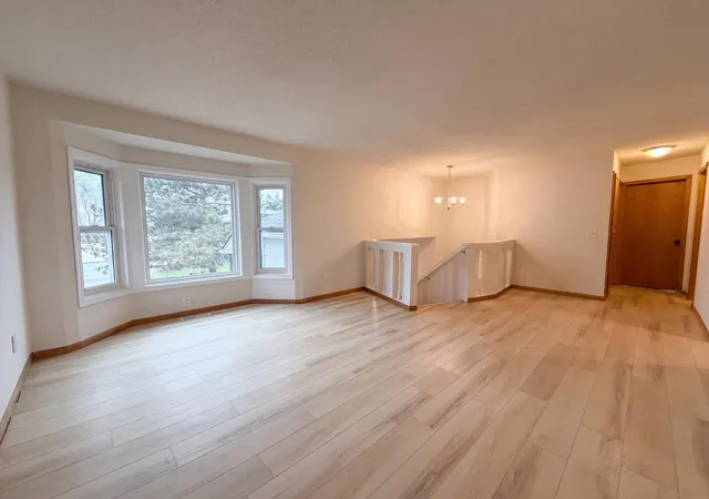 Photo 3 of Single family home for sale at 6475 Grandview Dr, Eden Prairie, MN 55346 | MLS# 7058570 | Listing updated on 2026-08-27