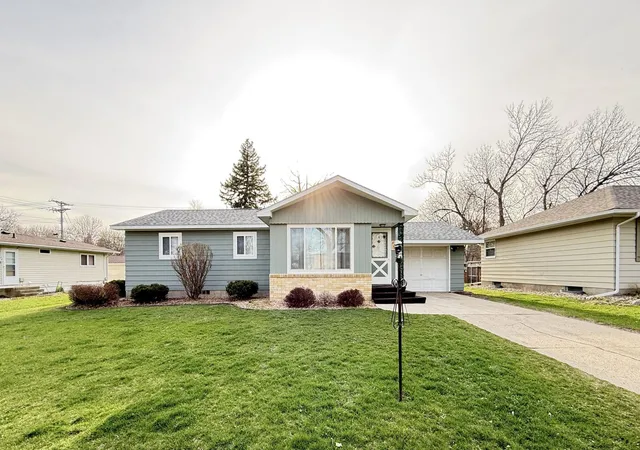 Homes for sale in Montevideo, MN | 413 S 13Th St, Montevideo, MN 56265 | MLS# 7058642