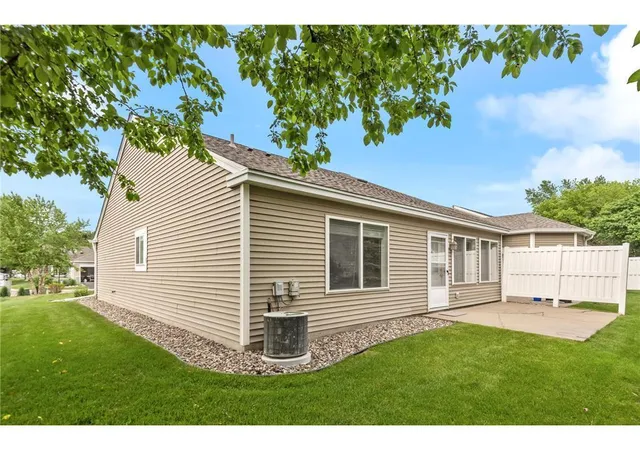 Homes for sale in Woodbury, MN | 674 Lake View Dr, Woodbury, MN 55129 | MLS# 7058668