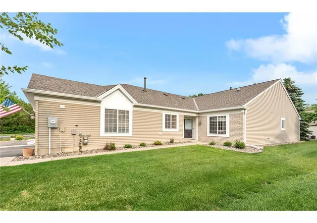 Homes for sale in Woodbury, MN | 674 Lake View Dr, Woodbury, MN 55129 | MLS# 7058668