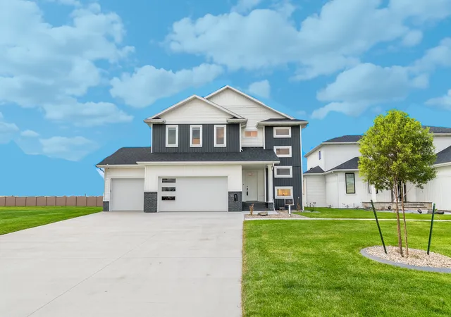 Homes for sale in Horace, ND | 6841 Sunrise Pt, Horace, ND 58047 | MLS# 7058702