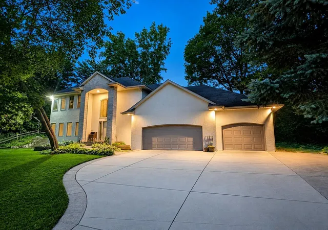 Photo 4 of Single family home for sale at 419 Brandywine Dr, Burnsville, MN 55337 | MLS# 7058784 | Listing updated on 2026-08-16