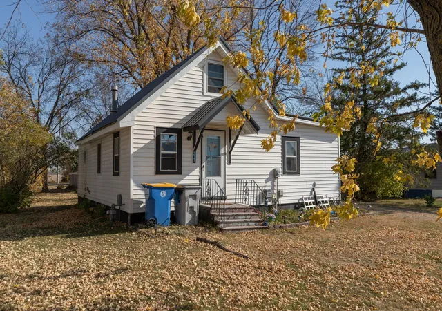 Homes for sale in Blooming Prairie, MN | 237 Mill Ave S, Blooming Prairie, MN 55917 | MLS# 7058861