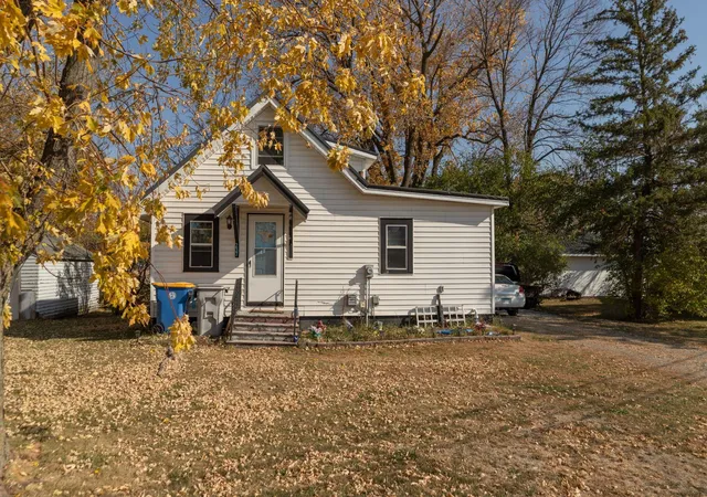 Homes for sale in Blooming Prairie, MN | 237 Mill Ave S, Blooming Prairie, MN 55917 | MLS# 7058861