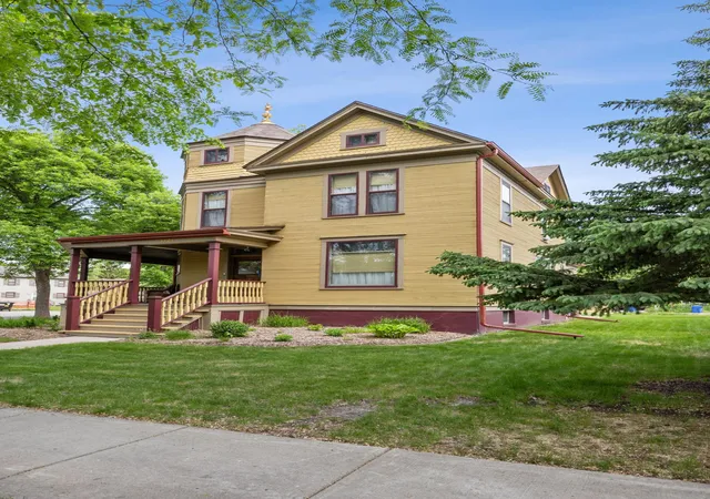 2nd image of 1121 4th Ave S, Fargo, ND 58103 | MLS# 7058991