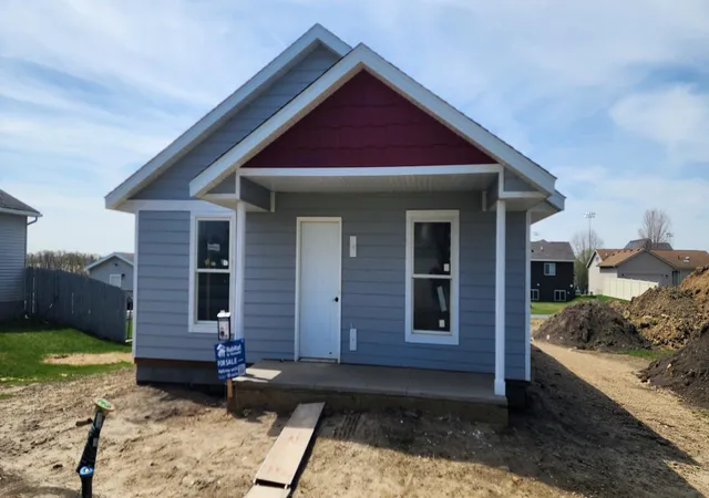 Photo 3 of Single family home for sale at 716 Washington St, Kenyon, MN 55946 | MLS# 7059033 | Listing updated on 2026-09-07