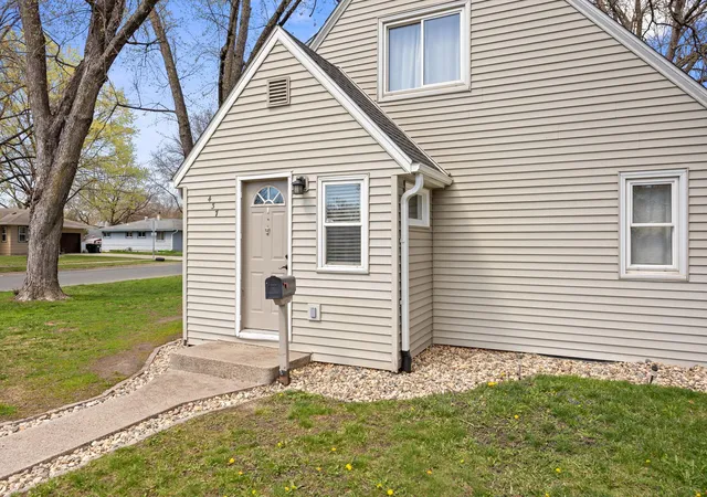 Homes for sale in Hutchinson, MN | 437 Linden Ave Sw, Hutchinson, MN 55350 | MLS# 7059070