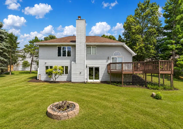 Photo 3 of Sale Pending at 2330 Overlook Cir E, Saint Paul, MN 55119 | MLS# 7059145 | Listing updated on 2026-08-15