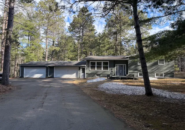 4th image of 7428 Donnywood Cir E, Britt, MN 55710 | MLS# 7059255