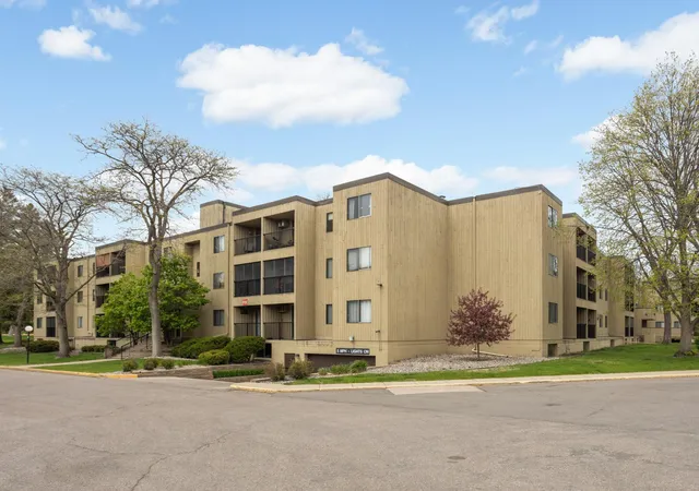 Homes for sale in Edina, MN | 4101 Parklawn Ave #103, Edina, MN 55435 | MLS# 7059320
