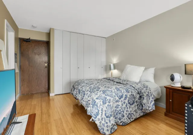 3rd image of 4101 Parklawn Ave, Edina, MN 55435