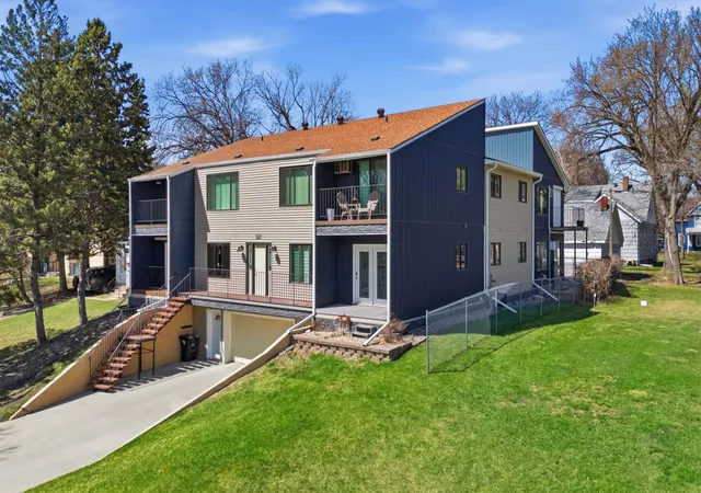 Homes for sale in Fargo, ND | 327 10th Ave S #3, Fargo, ND 58103 | MLS# 7059553