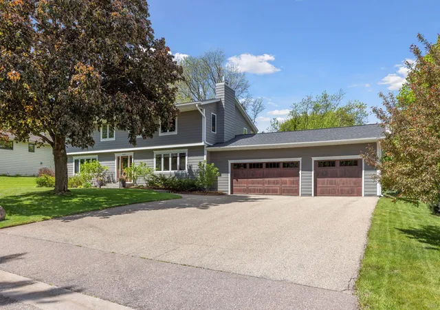 3rd image of 1847 Faro Ln, Mendota Heights, MN 55118 | MLS# 7059597