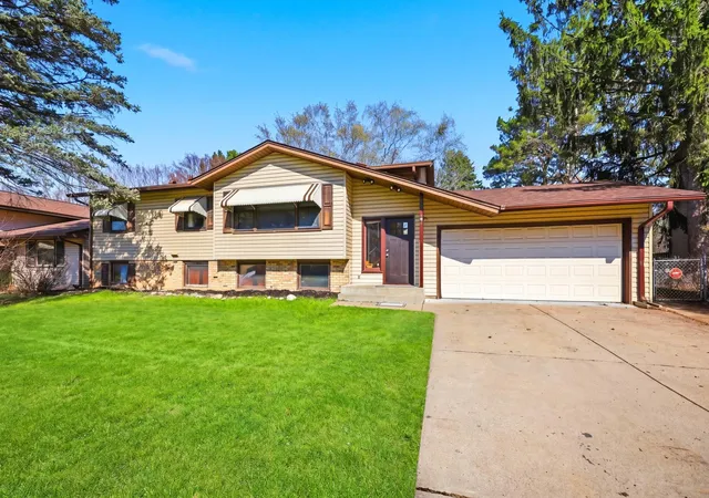 1st image of 182 Faye St, Saint Paul, MN 55119 | MLS# 7059747