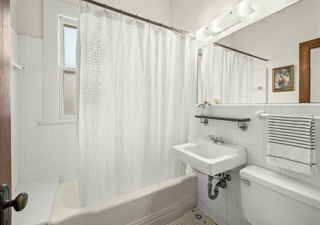 22nd image of 2408 Fremont Ave S, Minneapolis, MN 55405 | MLS# 7059751