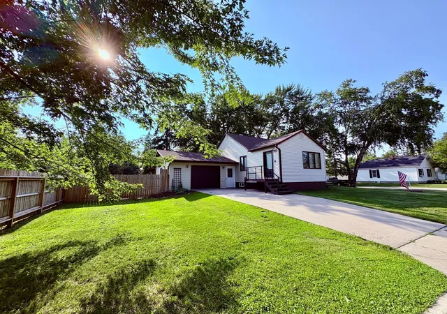 Photo 2 of Single family home for sale at 121 5th Avenue Nw, Baudette, MN 56623 | MLS# 7059764 | Listing updated on 2026-09-03
