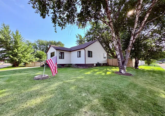 Photo 3 of Single family home for sale at 121 5th Avenue Nw, Baudette, MN 56623 | MLS# 7059764 | Listing updated on 2026-09-03