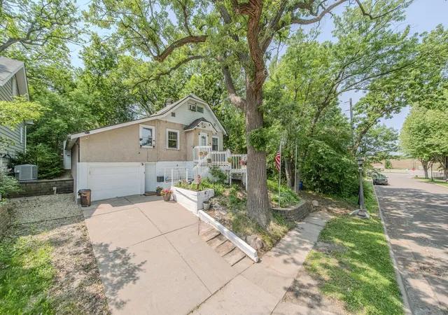 3rd image of 2394 Valentine Ave, Saint Paul, MN 55108 | MLS# 7059811