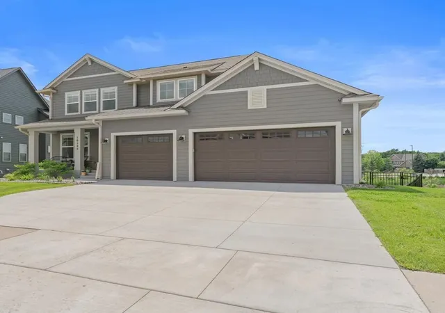 Photo 3 of Single family home for sale at 10125 Shadyview Ln N, Maple Grove, MN 55311 | MLS# 7059828 | Listing updated on 2026-08-24