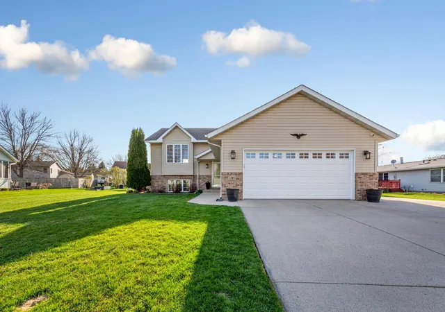 Homes for sale in Owatonna, MN | 1840 Field Stone Ave Se, Owatonna, MN 55060 | MLS# 7059876