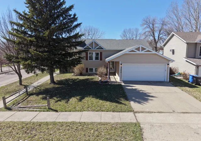 Homes for sale in Fargo, ND | 3485 18th St S, Fargo, ND 58104 | MLS# 7059934