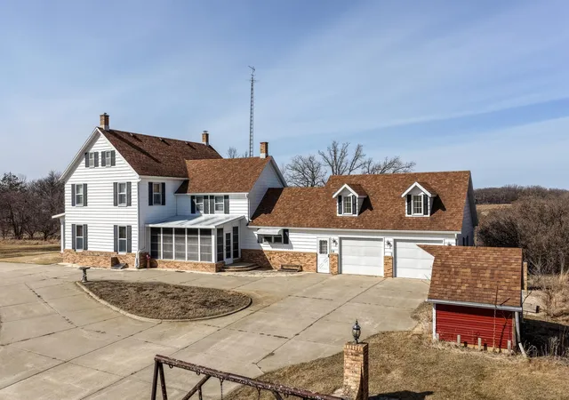 Photo 3 of Single family home for sale at 31468 County Hwy 61, Ottertail, MN 56571 | MLS# 7060051 | Listing updated on 2026-08-21