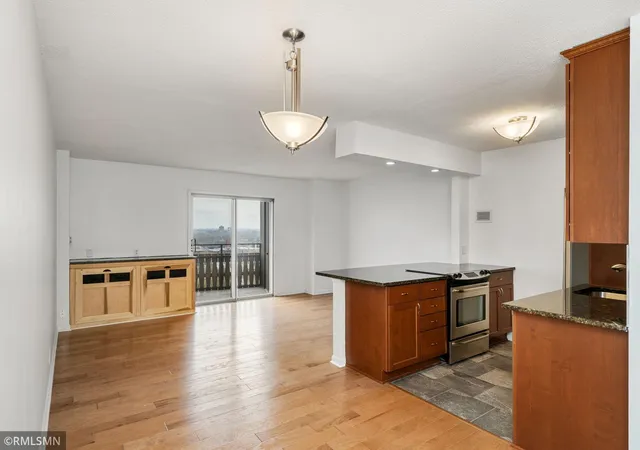 Listing Photo 1 - Condo for sale in building located at 410 Groveland Ave, Minneapolis, MN 55403 - Unit #1906
