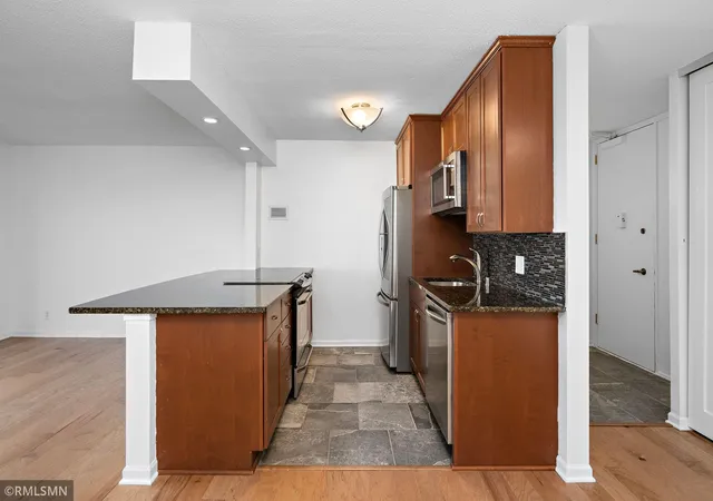 Listing Photo 5 - Condo for sale in building located at 410 Groveland Ave, Minneapolis, MN 55403 - Unit #1906